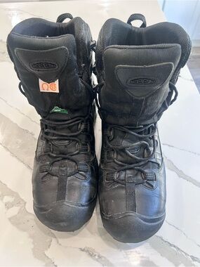 Size 11 Women’s Carbon Toe Workboot